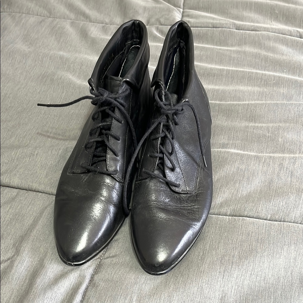 Black Leather Hunt Club Women’s Vintage Lace-Up Booties